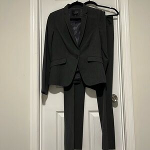 The Limited size 6 suit jacket & matching drew fit pants - gray